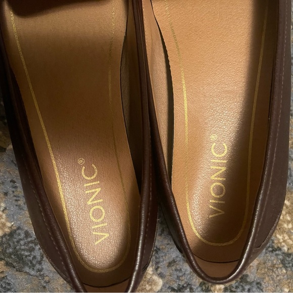 VIONIC Savannah Wine Leather Loafer Flats - Picture 7 of 7